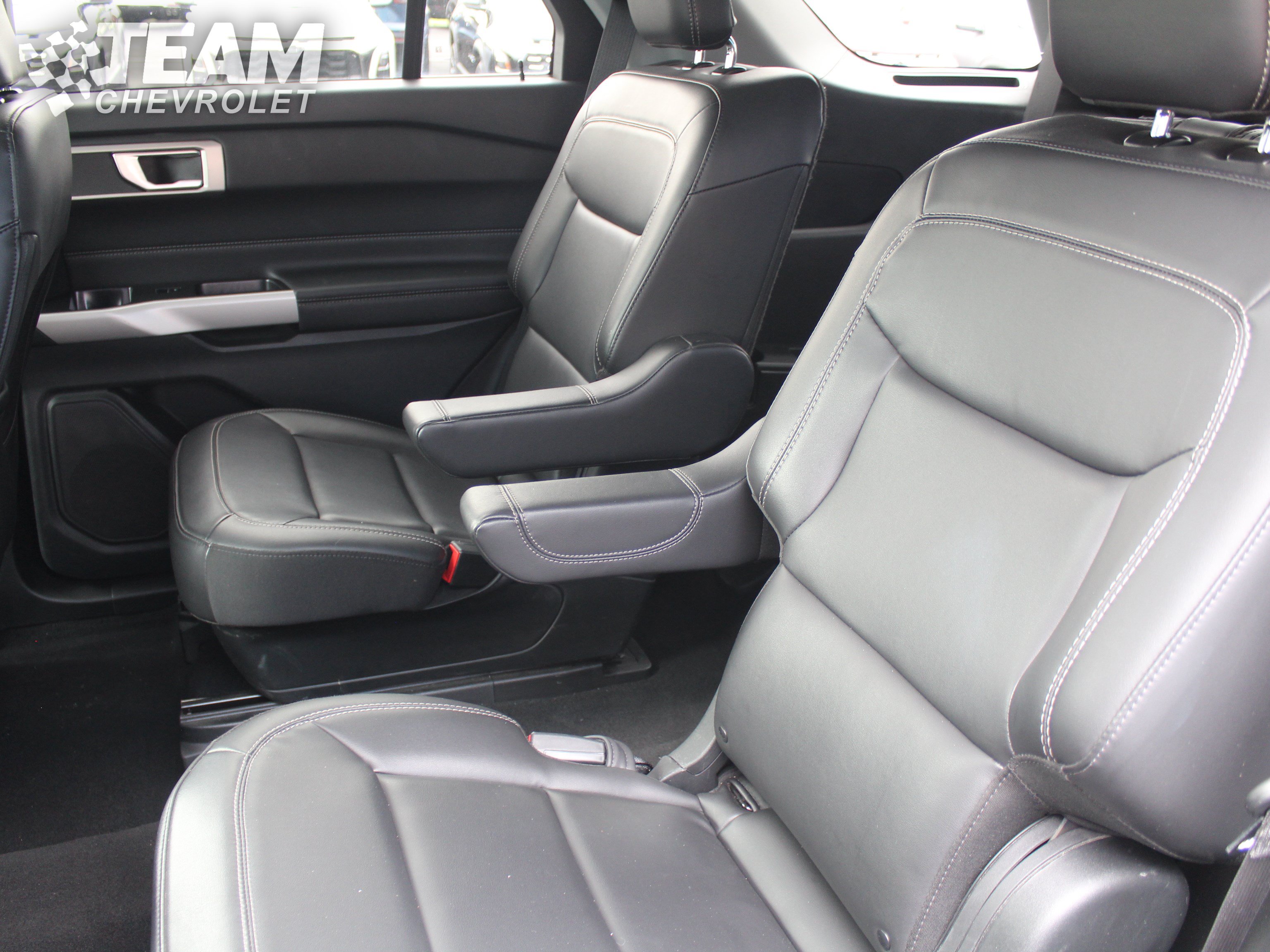 Used 2024 Ford Explorer XLT w/ Equipment Group 202A AWD/4WD image 21
