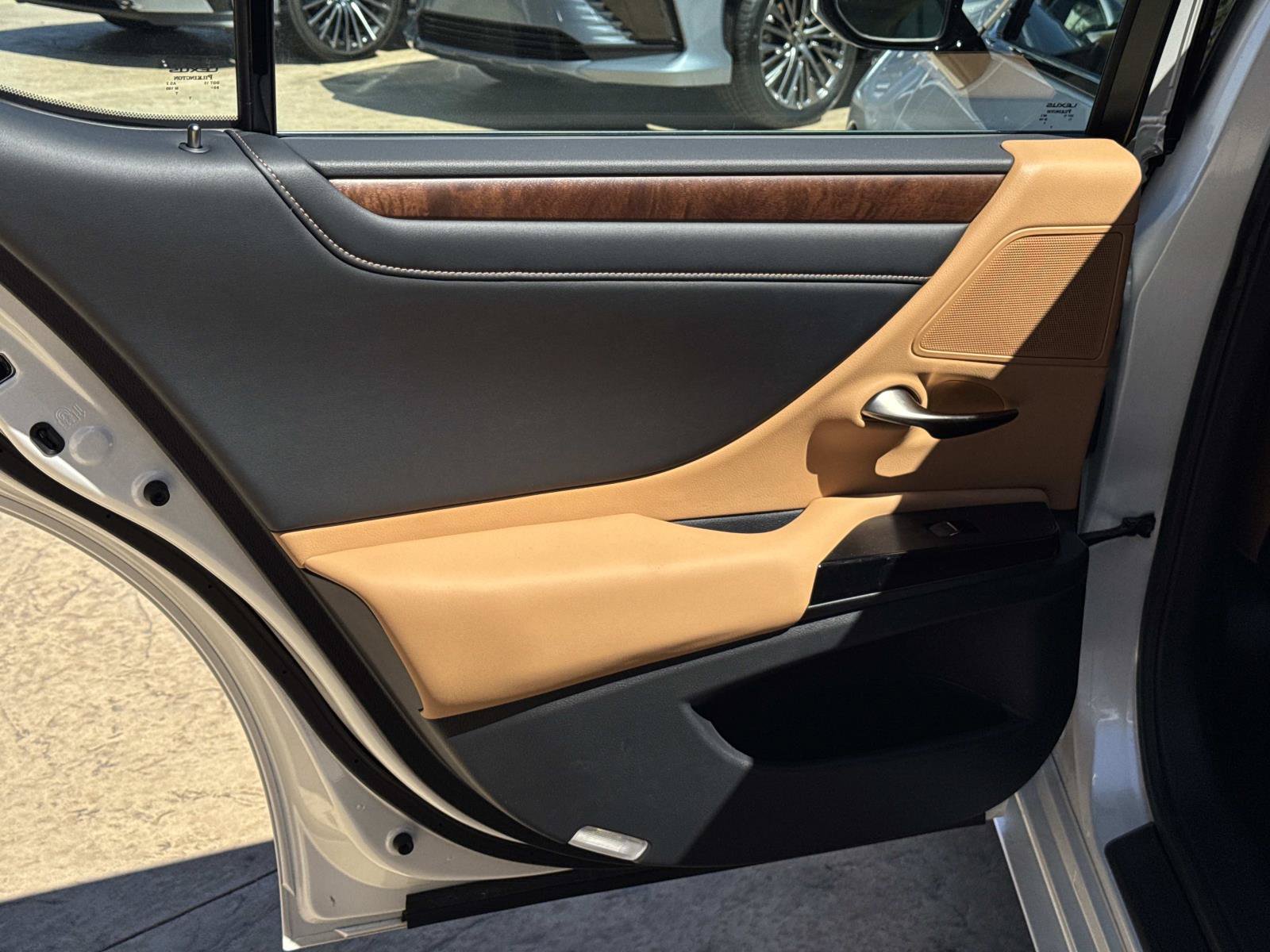 Certified 2025 Lexus ES 350 w/ Premium Package FWD image 17