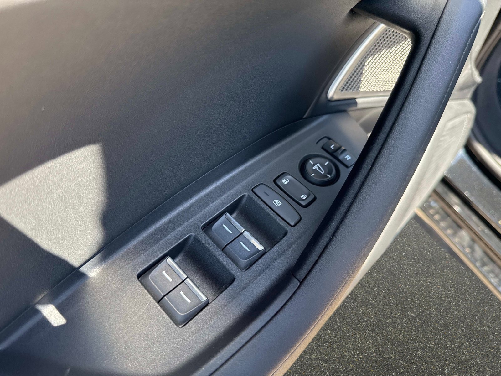 Certified 2025 Acura TLX w/ Technology Package image 16