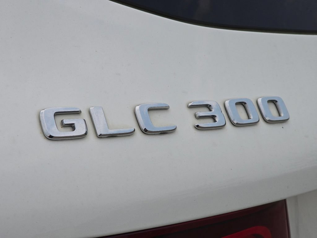 Used 2021 Mercedes-Benz GLC 300 4MATIC image 12