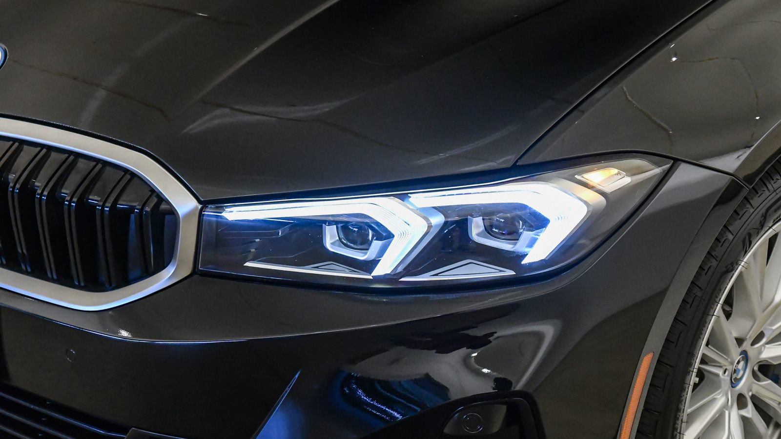 Used 2024 BMW 330e w/ Convenience Package RWD image 8