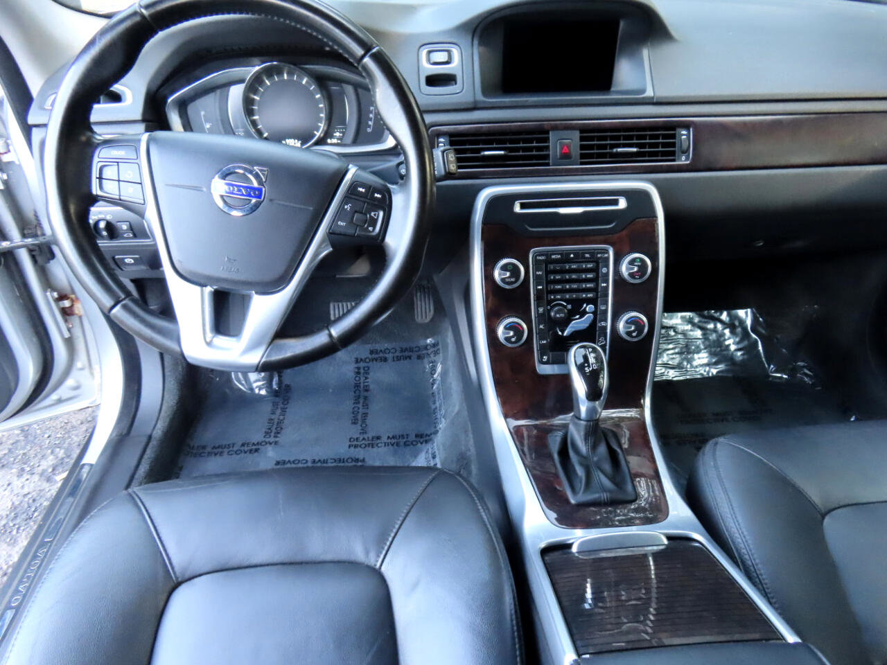 Used 2016 Volvo XC70 T5 Premier w/ Proximity Package image 14