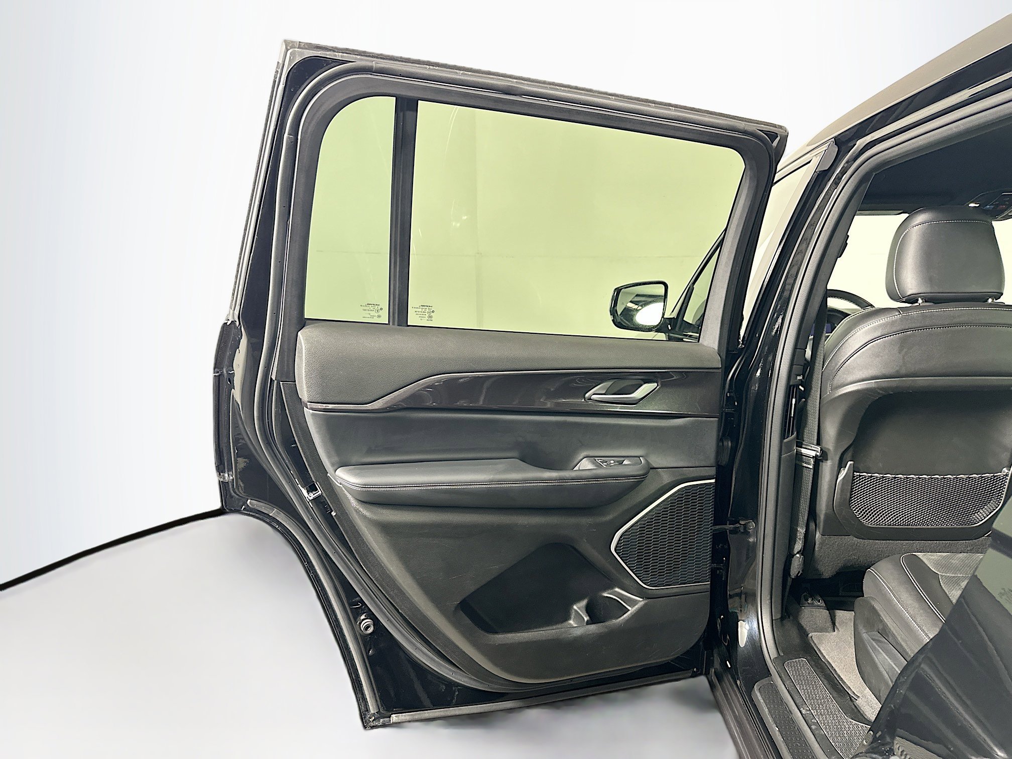 Used 2022 Jeep Grand Cherokee L Laredo image 25