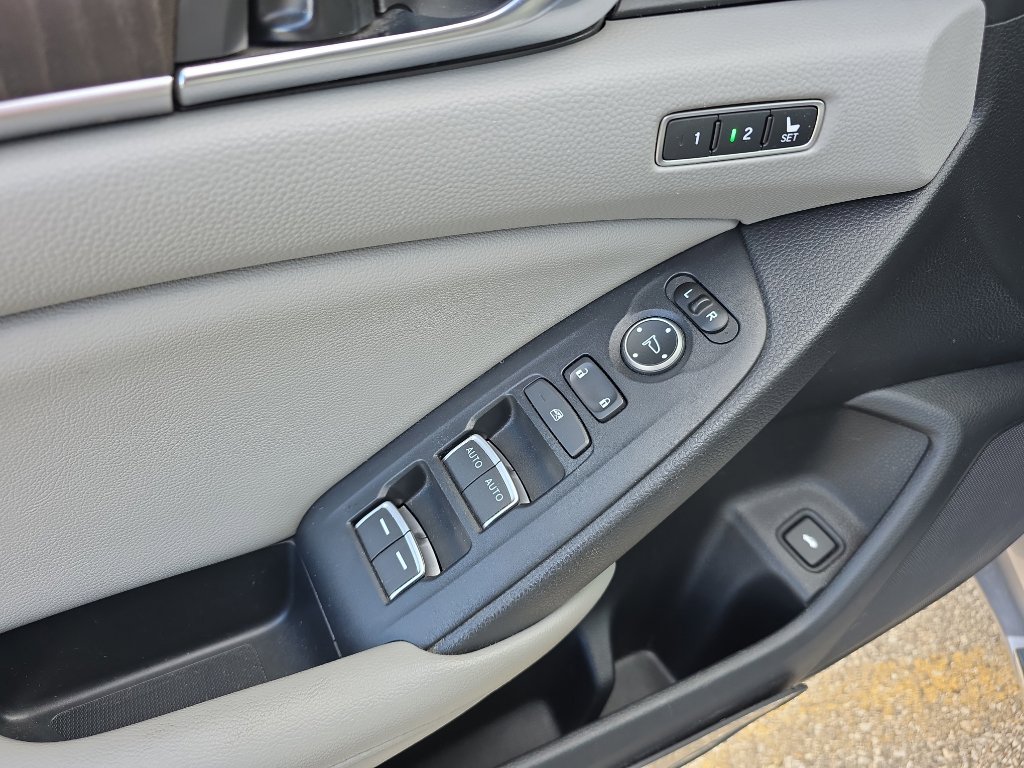 Used 2019 Honda Accord Touring image 15