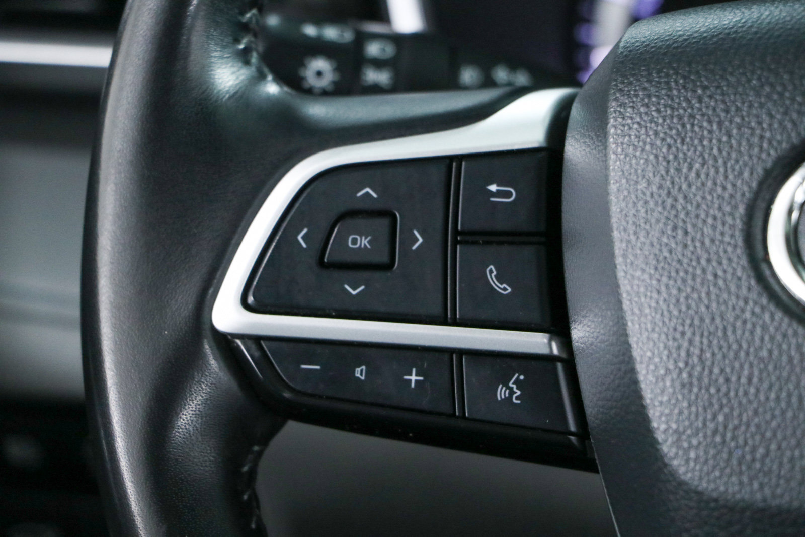 Used 2024 Toyota Highlander XLE FWD image 13