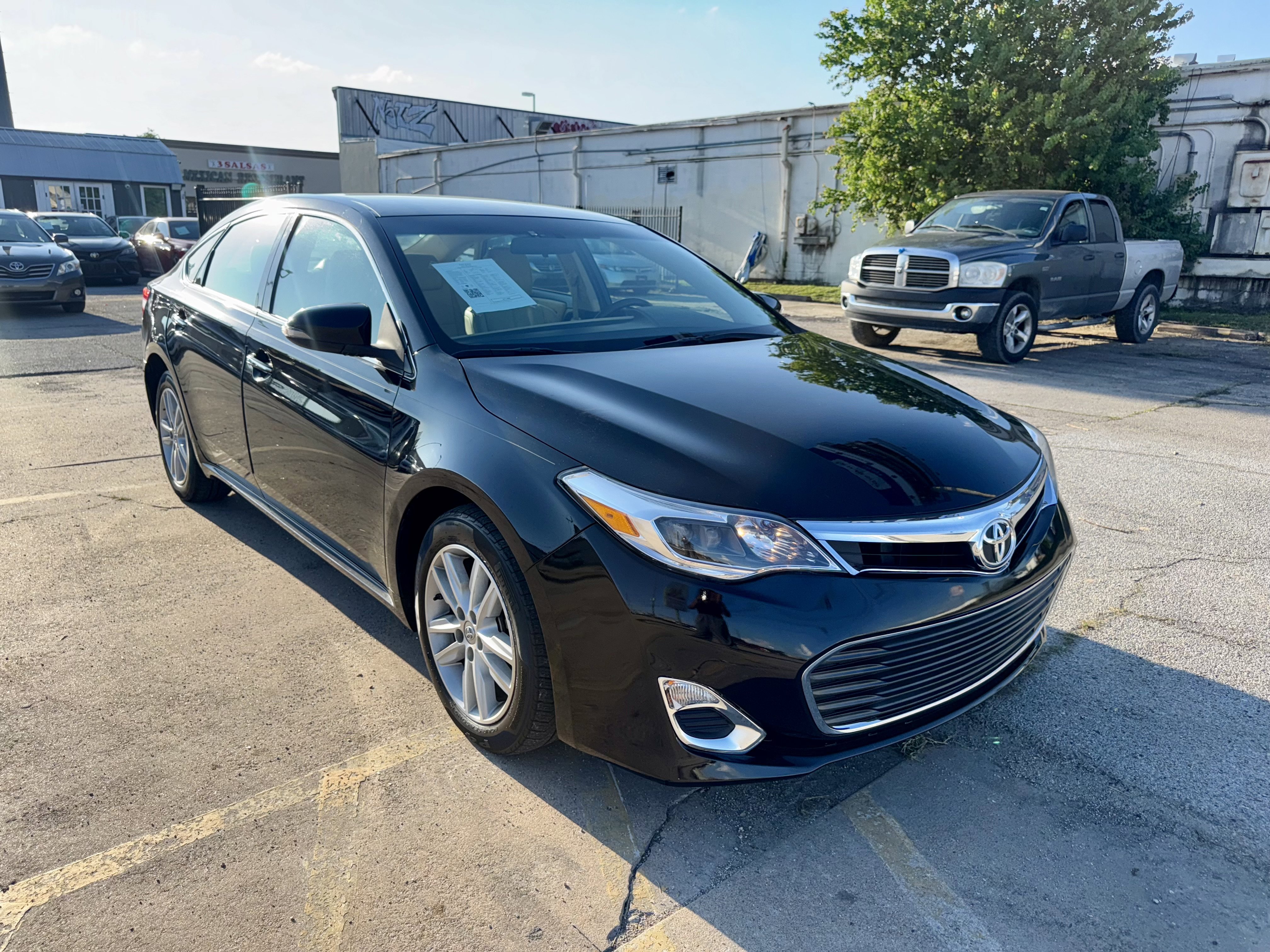Used 2015 Toyota Avalon Limited image 2