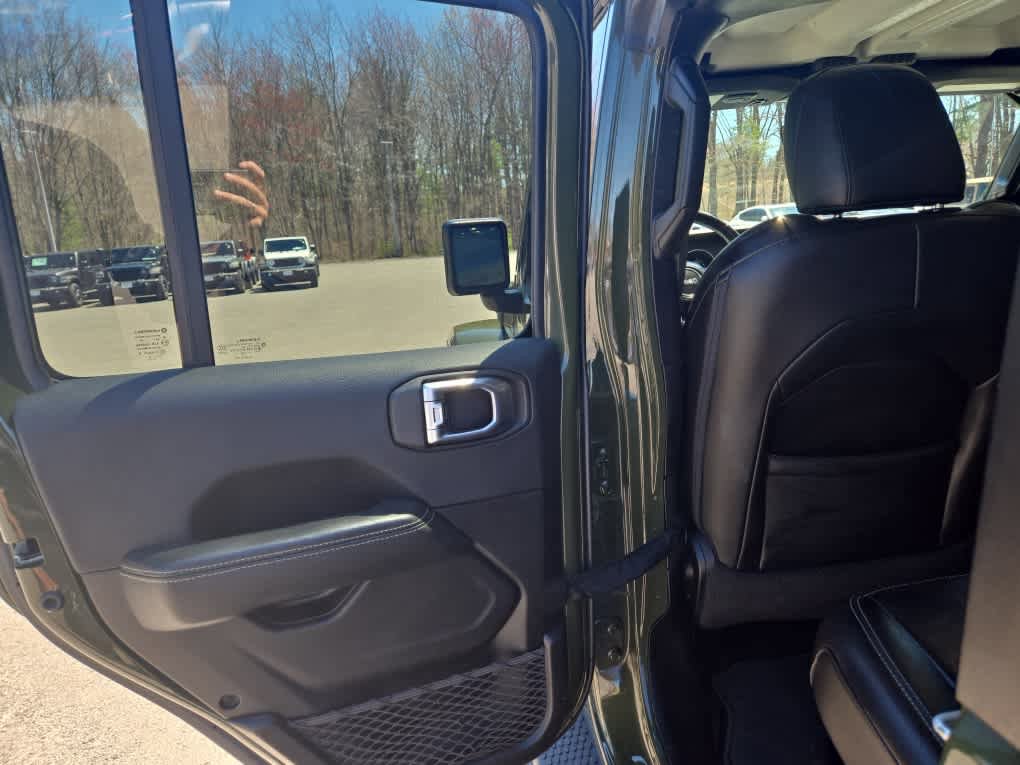 Used 2023 Jeep Wrangler Unlimited Sahara w/ Cold Weather Group AWD/4WD image 32
