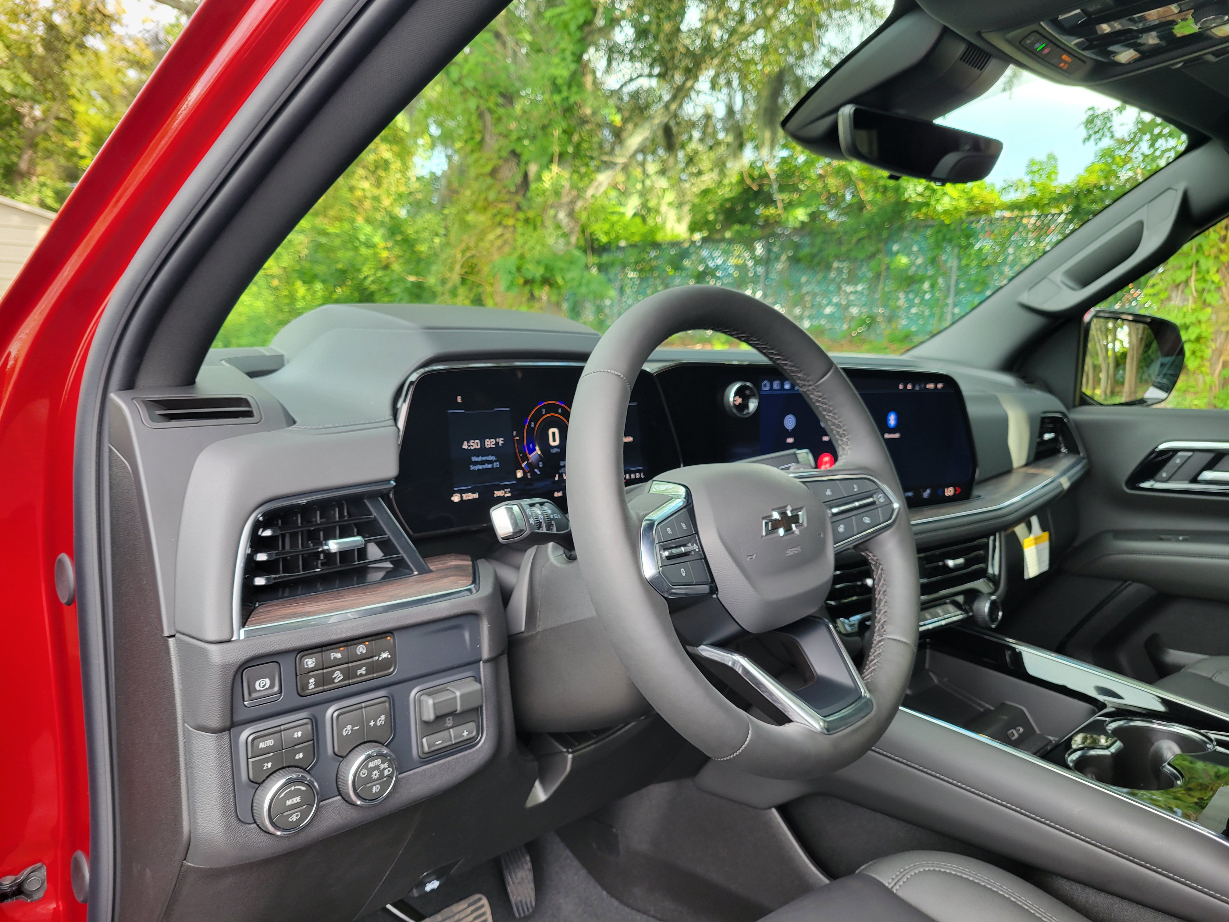 New 2026 Chevrolet Suburban Z71 w/ Z71 Off-Road Package AWD/4WD image 34