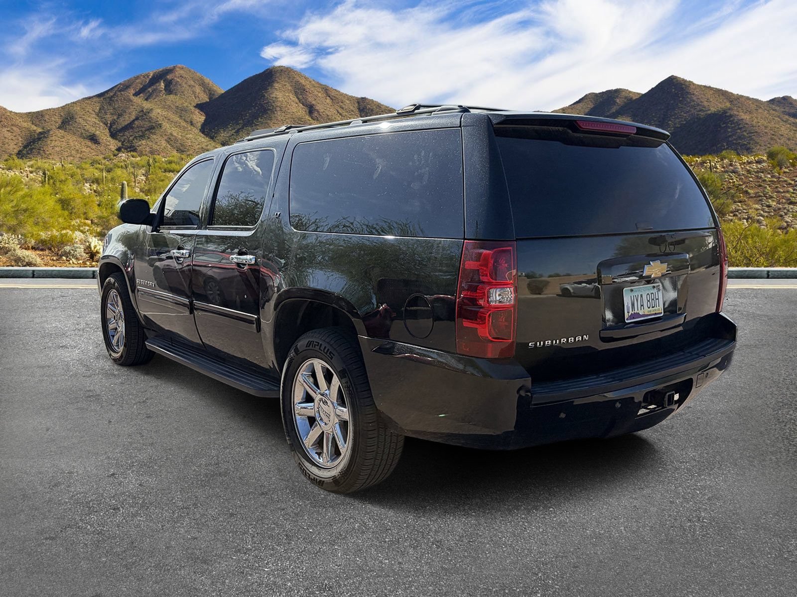 Used 2014 Chevrolet Suburban LT RWD image 5