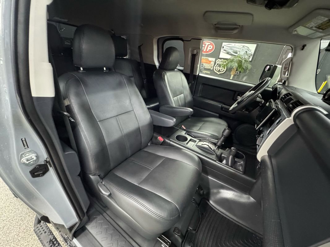 Used 2014 Toyota FJ Cruiser 4WD w/ Convenience Package image 16