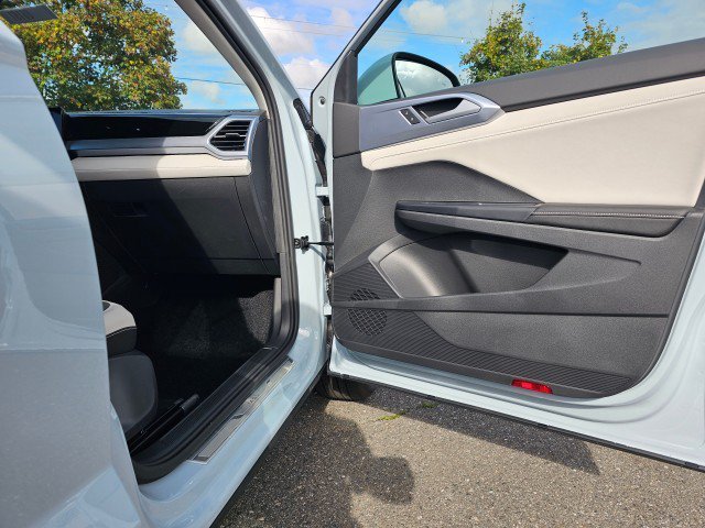 New 2027 Volkswagen Taos SE AWD/4WD image 12