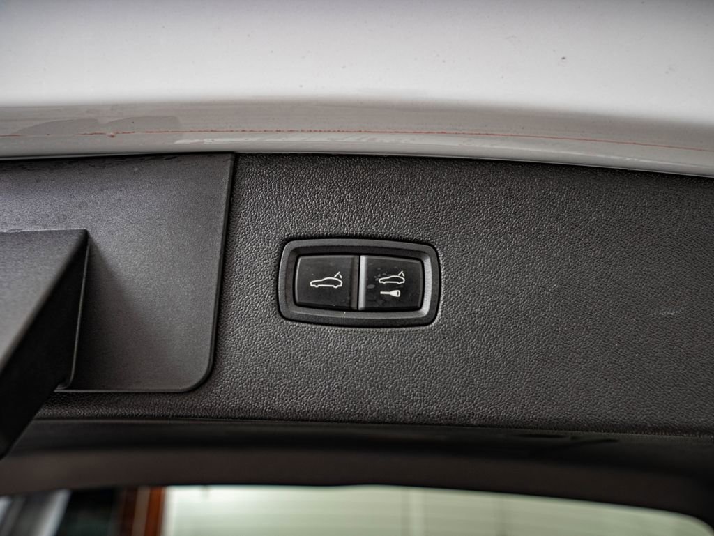 Certified 2023 Porsche Cayenne Platinum Edition image 46