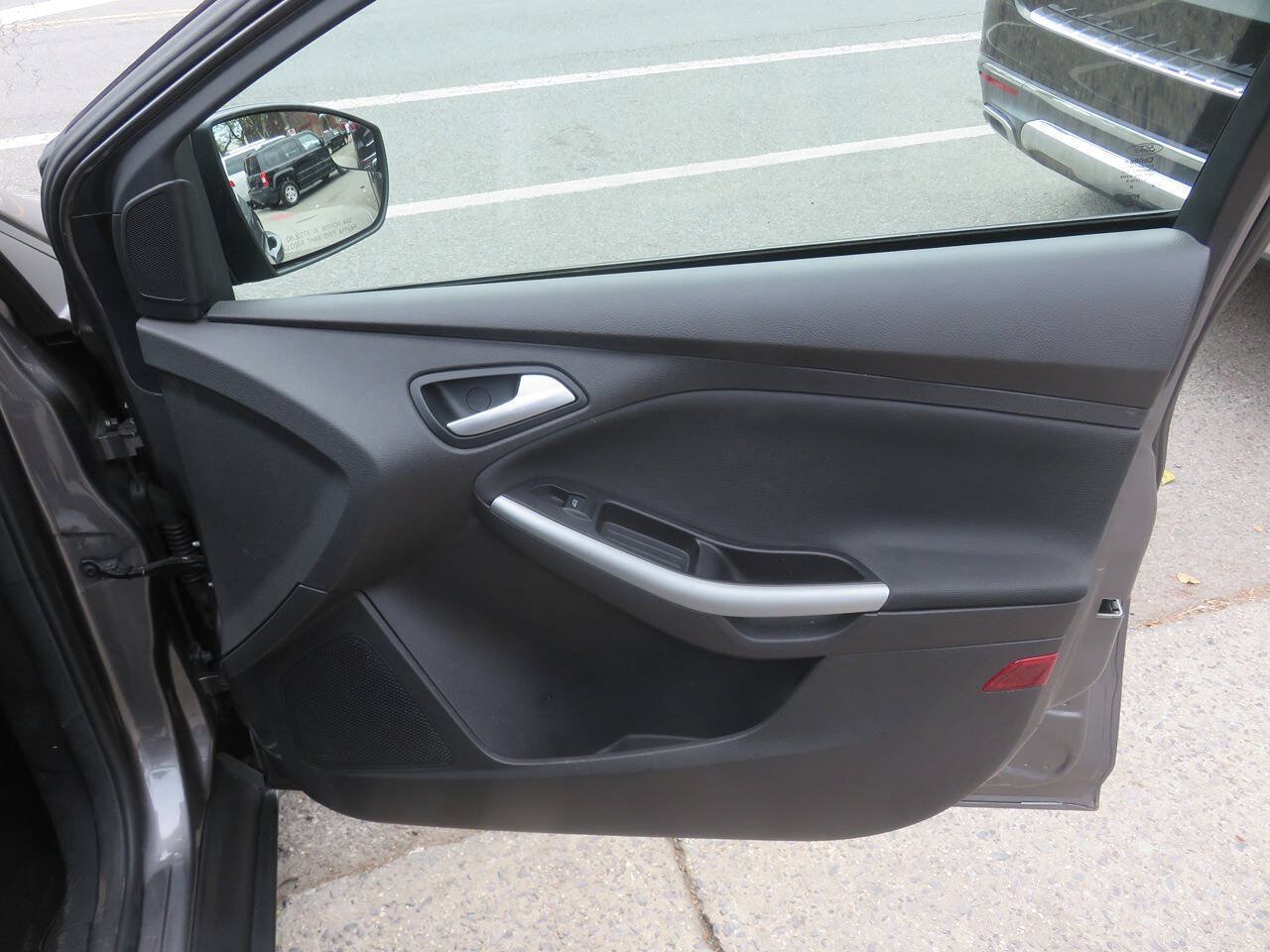 Used 2014 Ford Focus SE w/ Equipment Group 201A FWD image 26