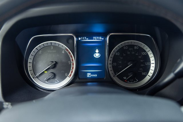 Used 2017 Nissan Titan Platinum Reserve image 2