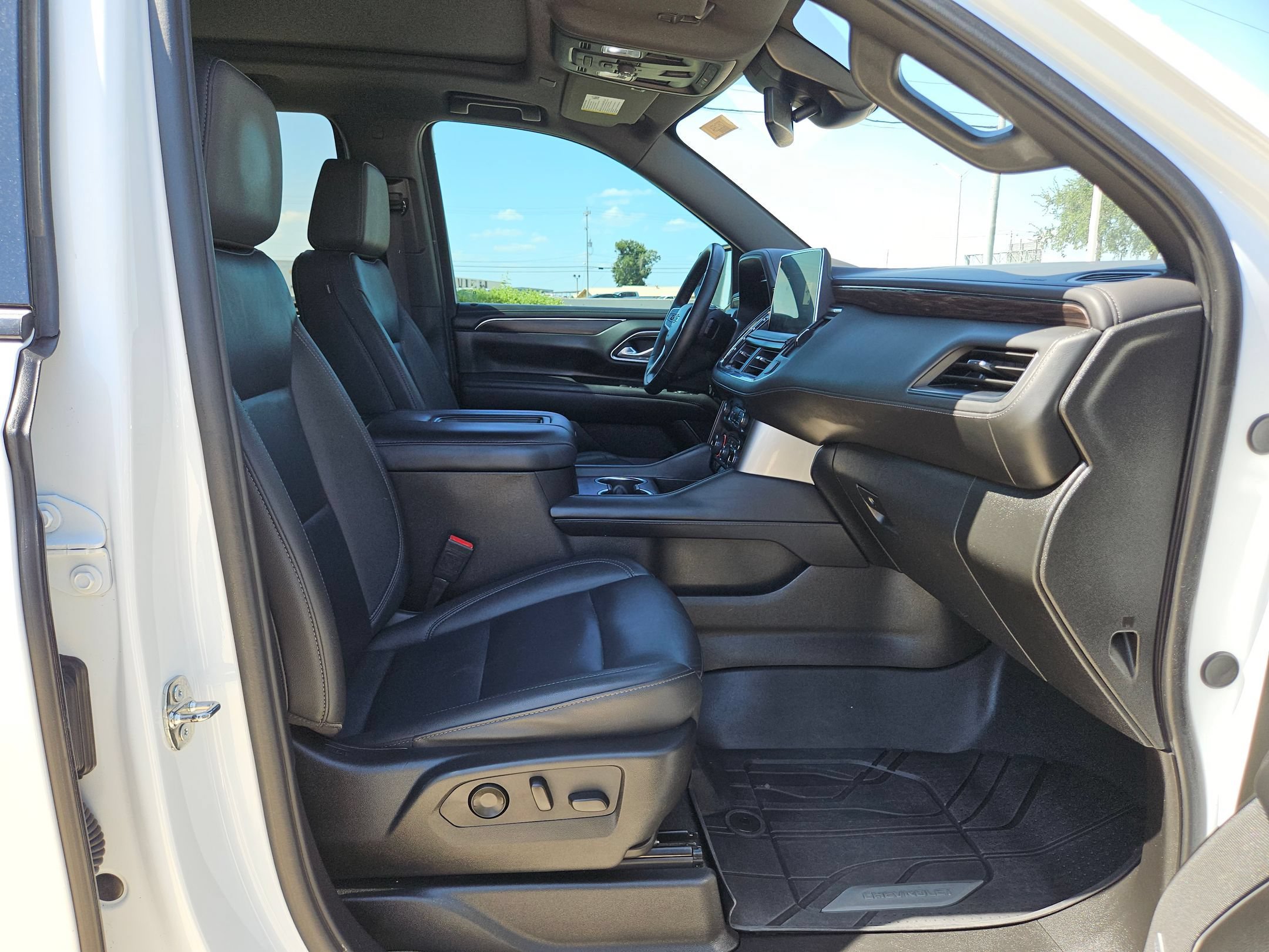 Certified 2024 Chevrolet Tahoe Z71 w/ Luxury Package AWD/4WD image 27