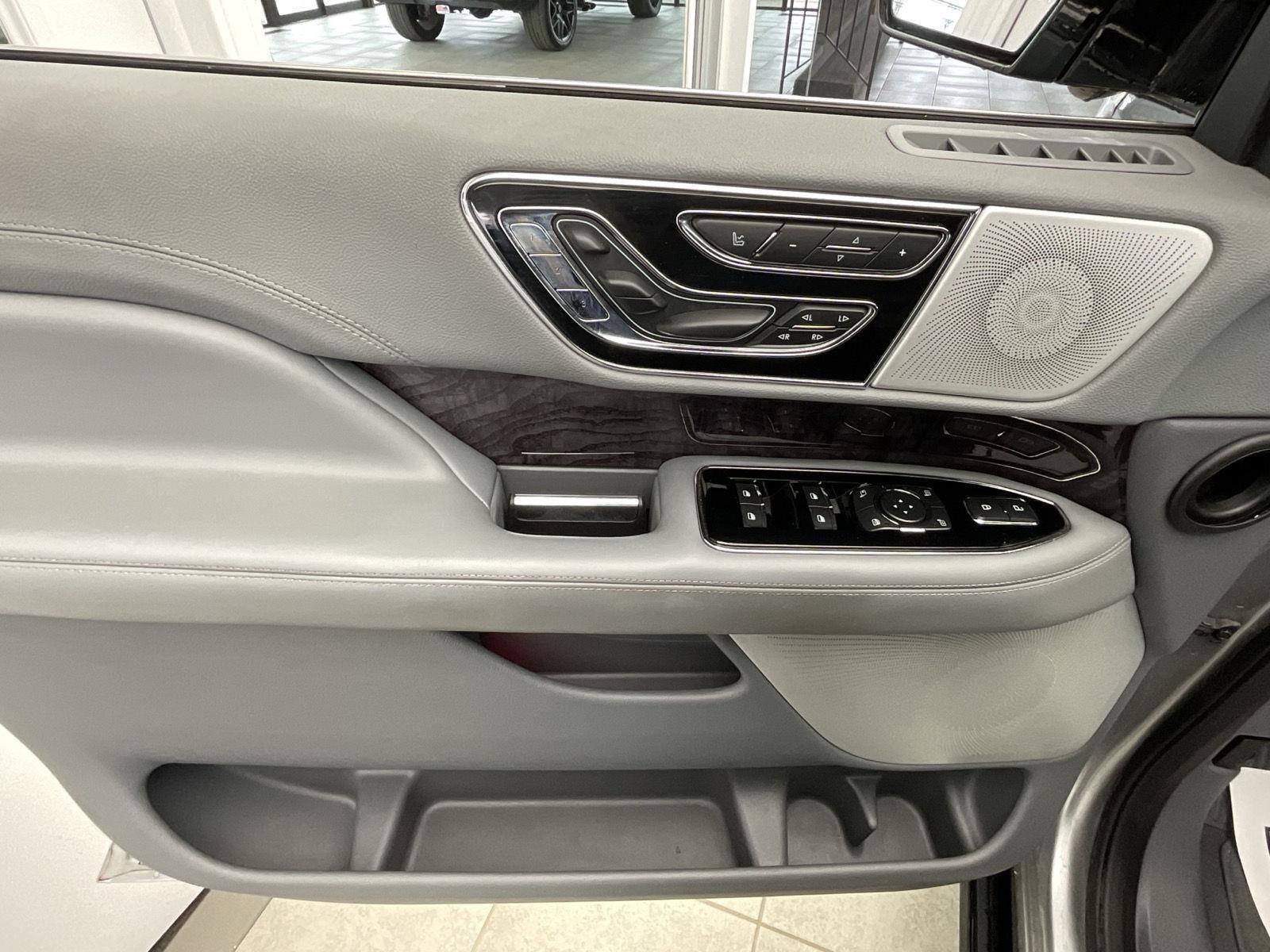 Used 2020 Lincoln Navigator L Reserve w/ Luxury Package AWD/4WD image 29