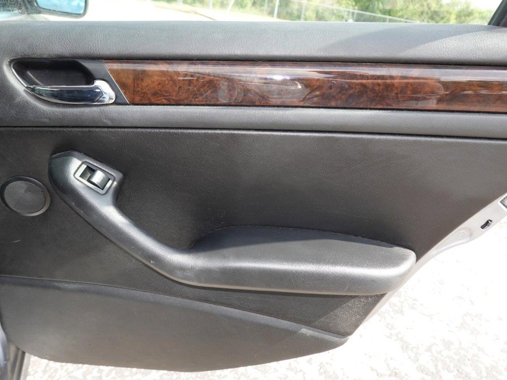 Used 2004 BMW 325i Wagon image 25