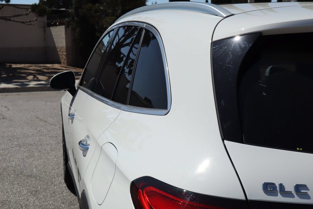 Used 2025 Mercedes-Benz GLC 350e 4MATIC image 16