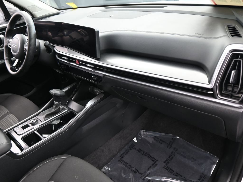 Used 2025 Kia Sorento LX image 41