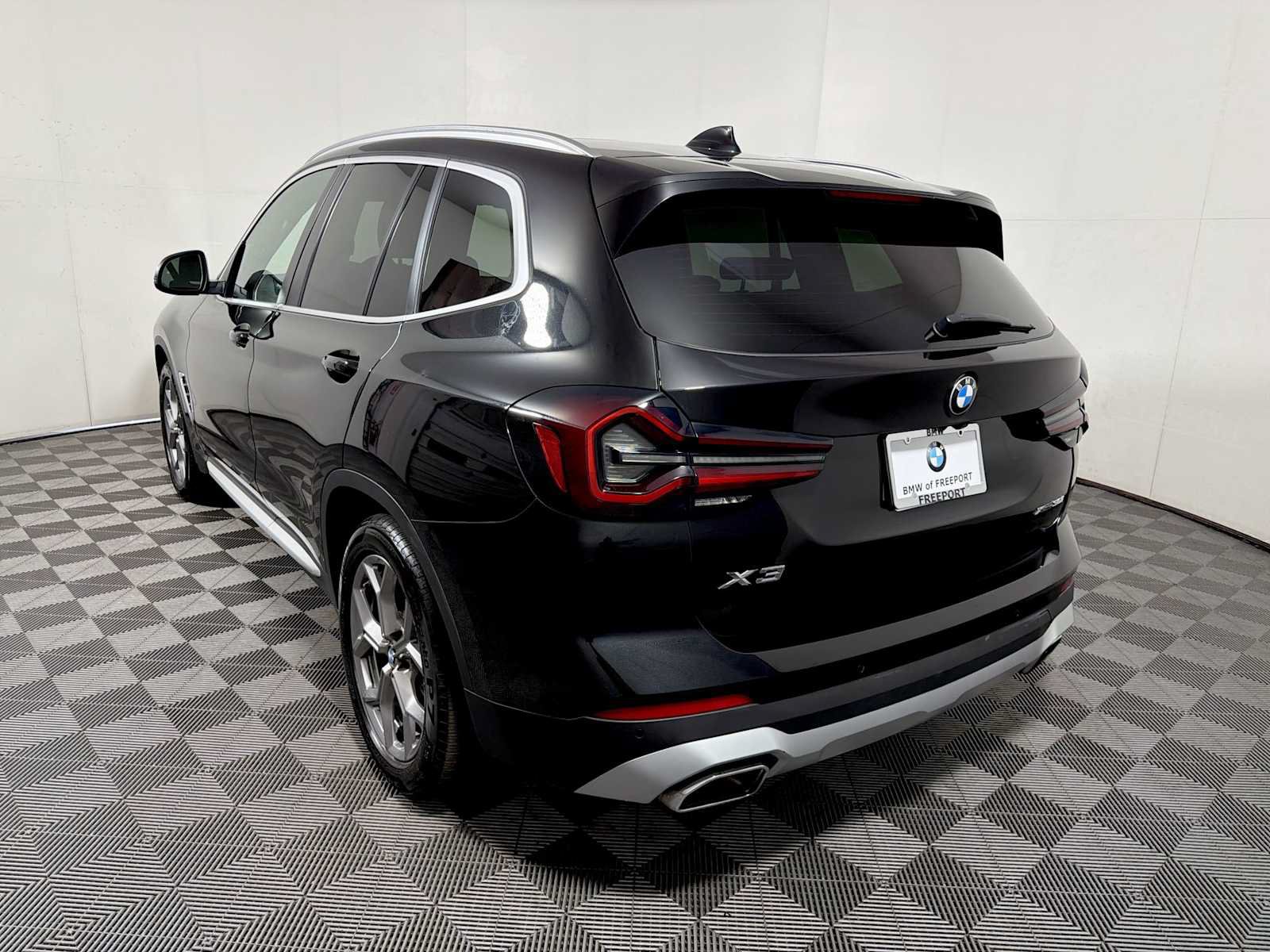 Used 2023 BMW X3 xDrive30i w/ Convenience Package AWD/4WD image 5