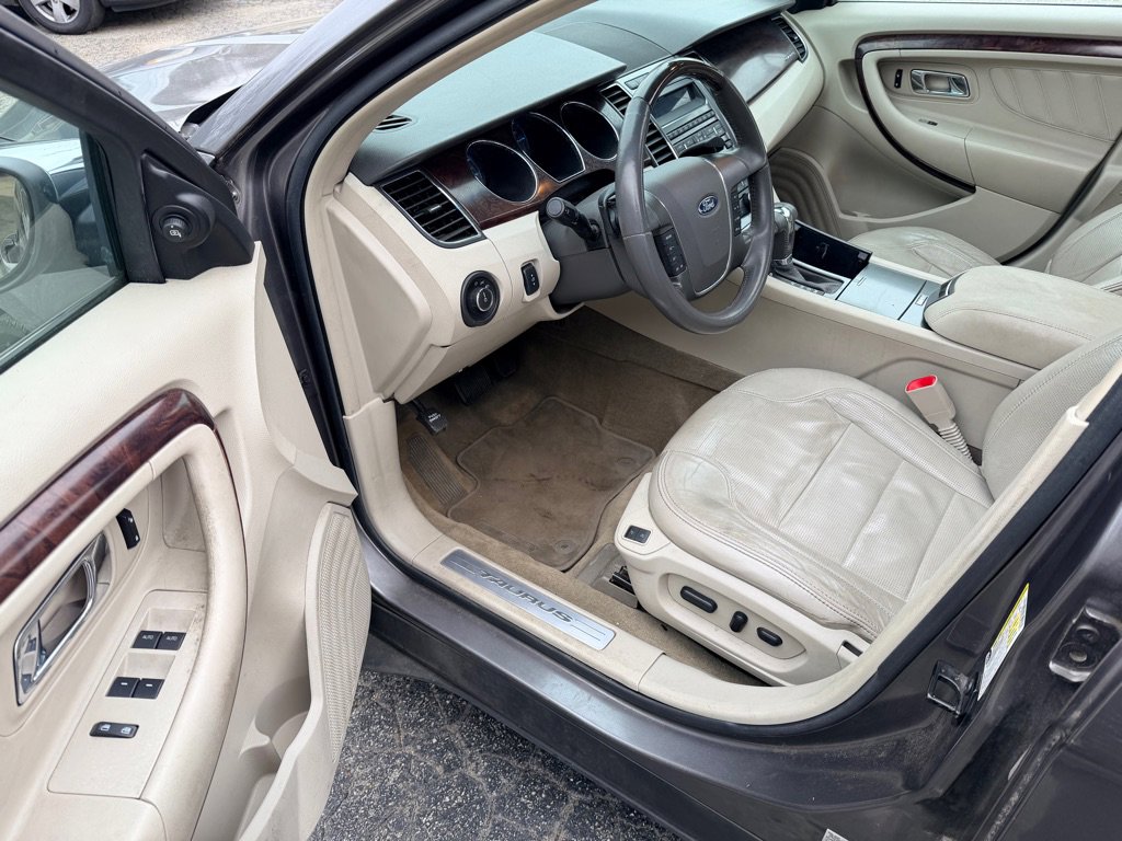 Used 2011 Ford Taurus Limited w/ 301A Rapid Spec Order Code image 11
