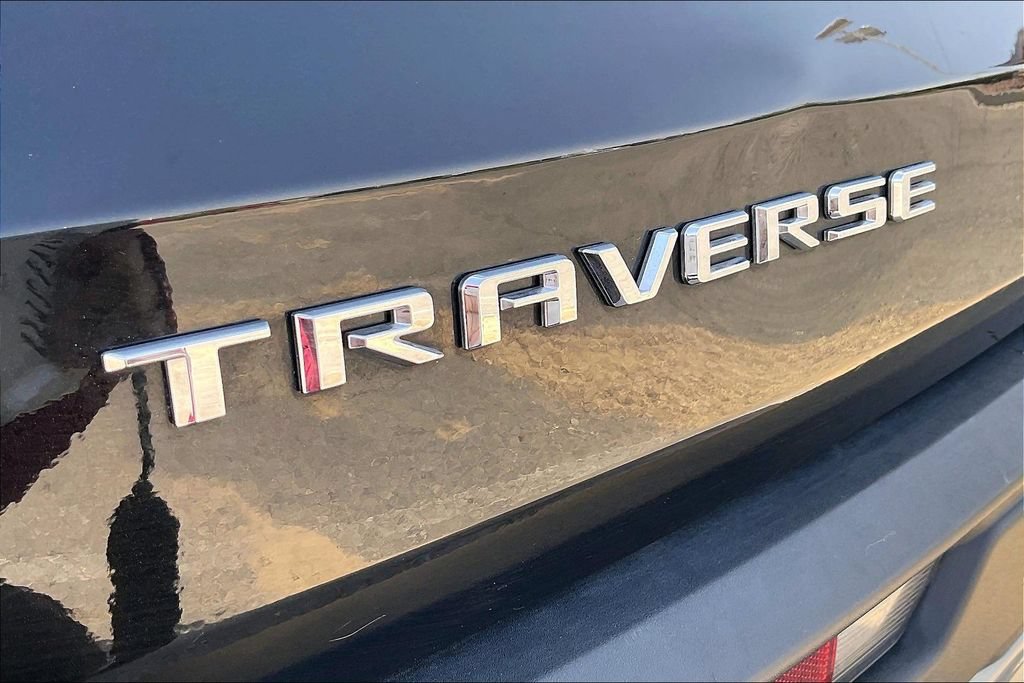 Used 2025 Chevrolet Traverse LT FWD image 8