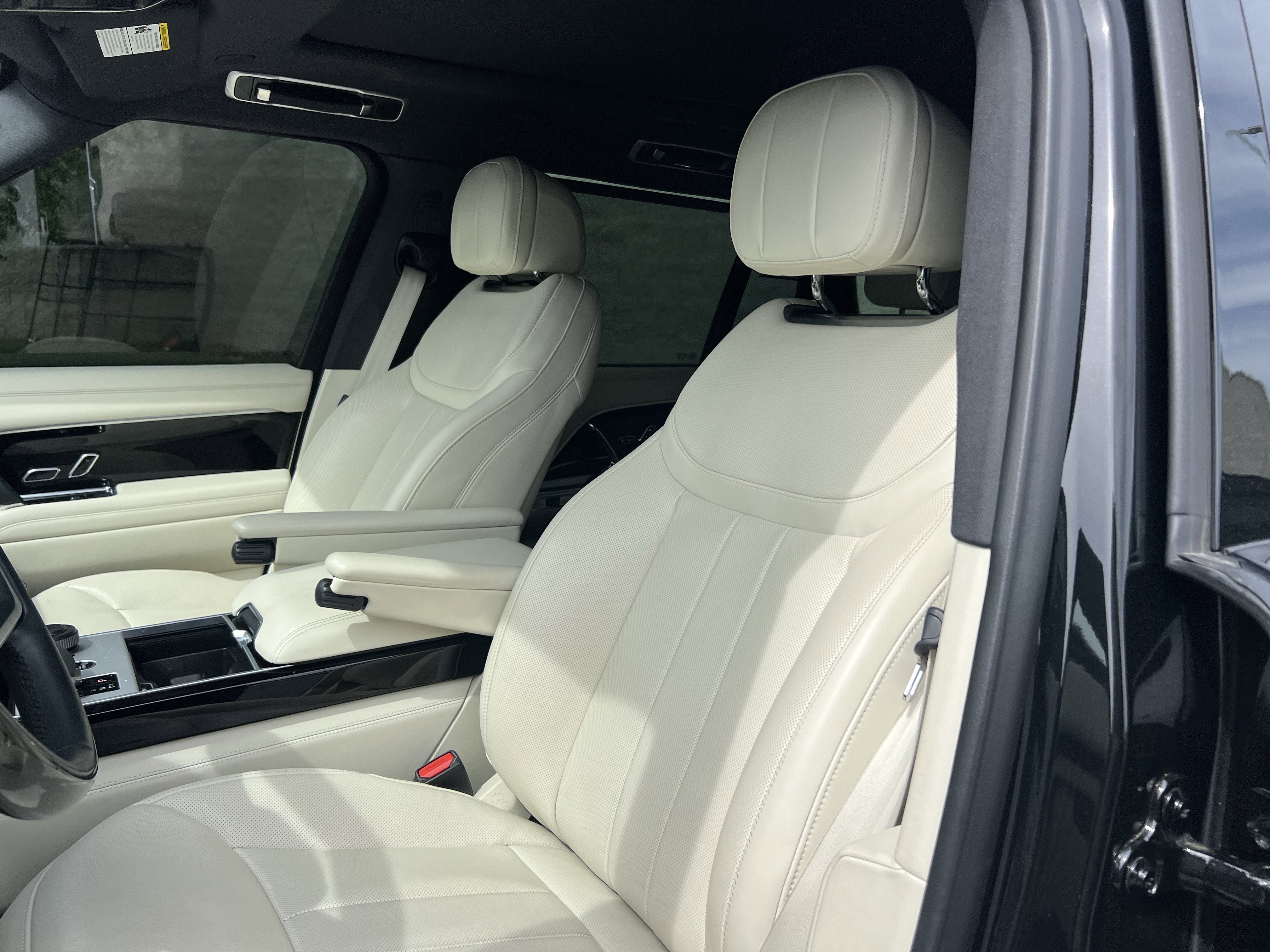 Certified 2024 Land Rover Range Rover Long Wheelbase SE image 17