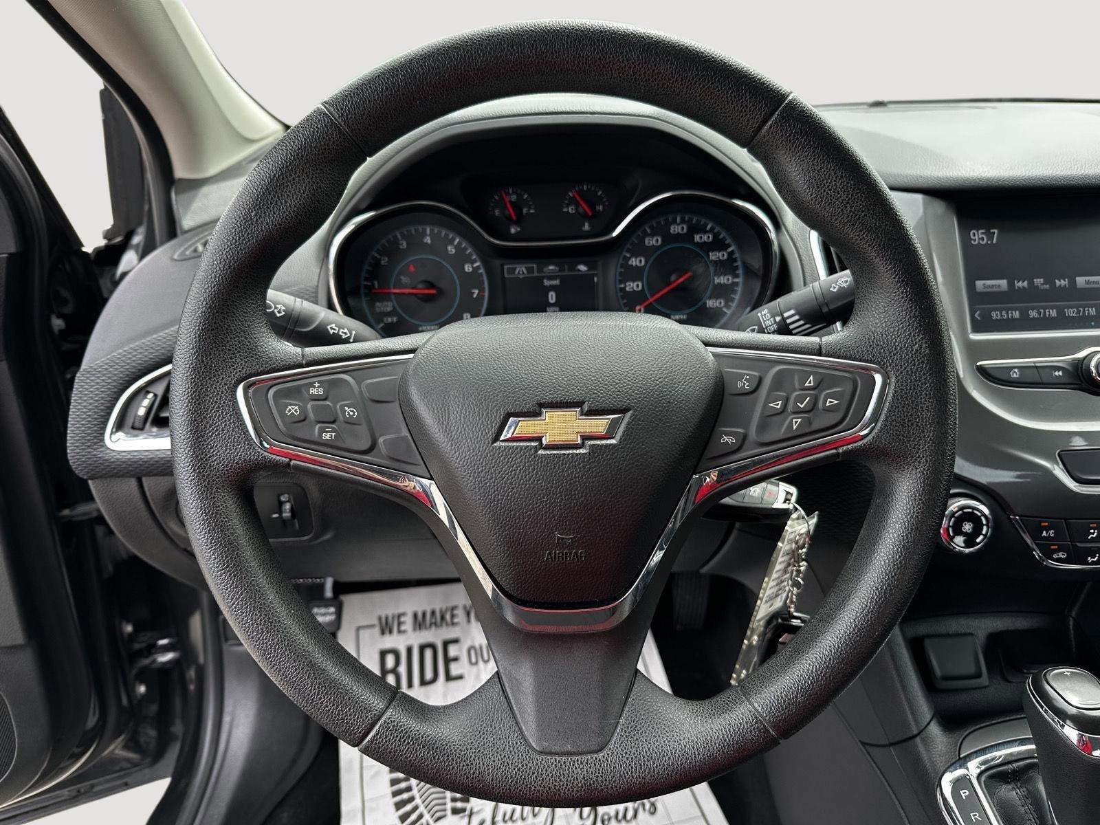 Used 2017 Chevrolet Cruze LT FWD image 10