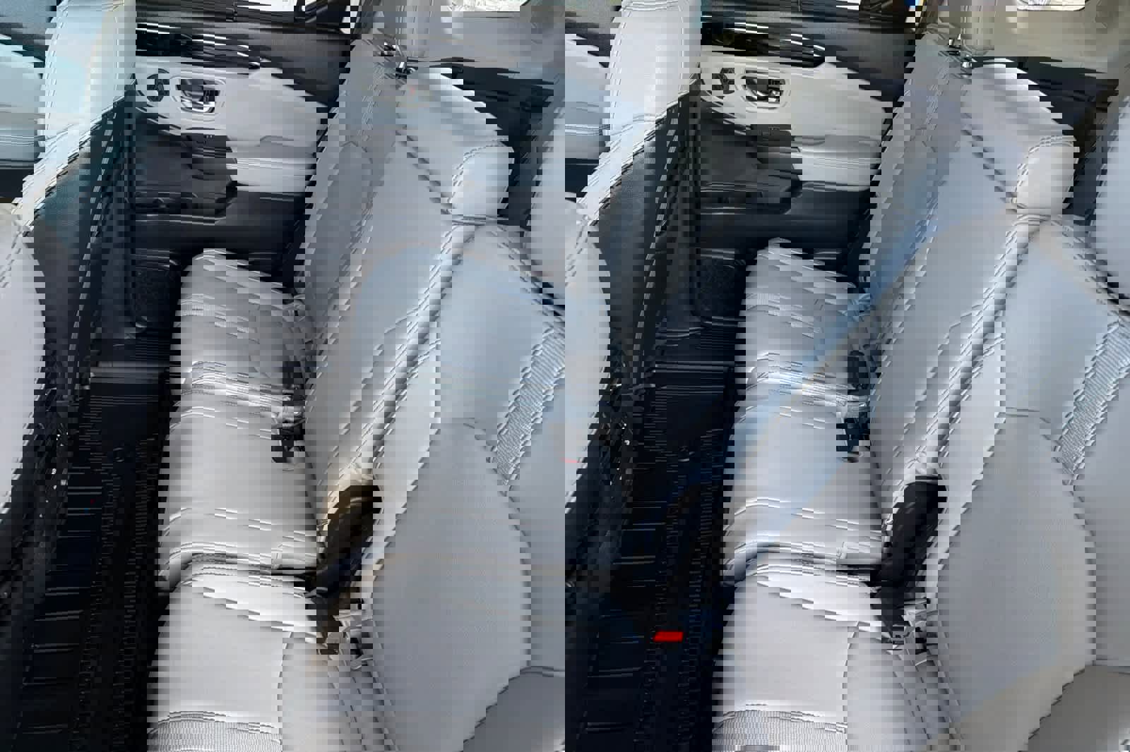 Used 2025 Honda Pilot Touring image 4