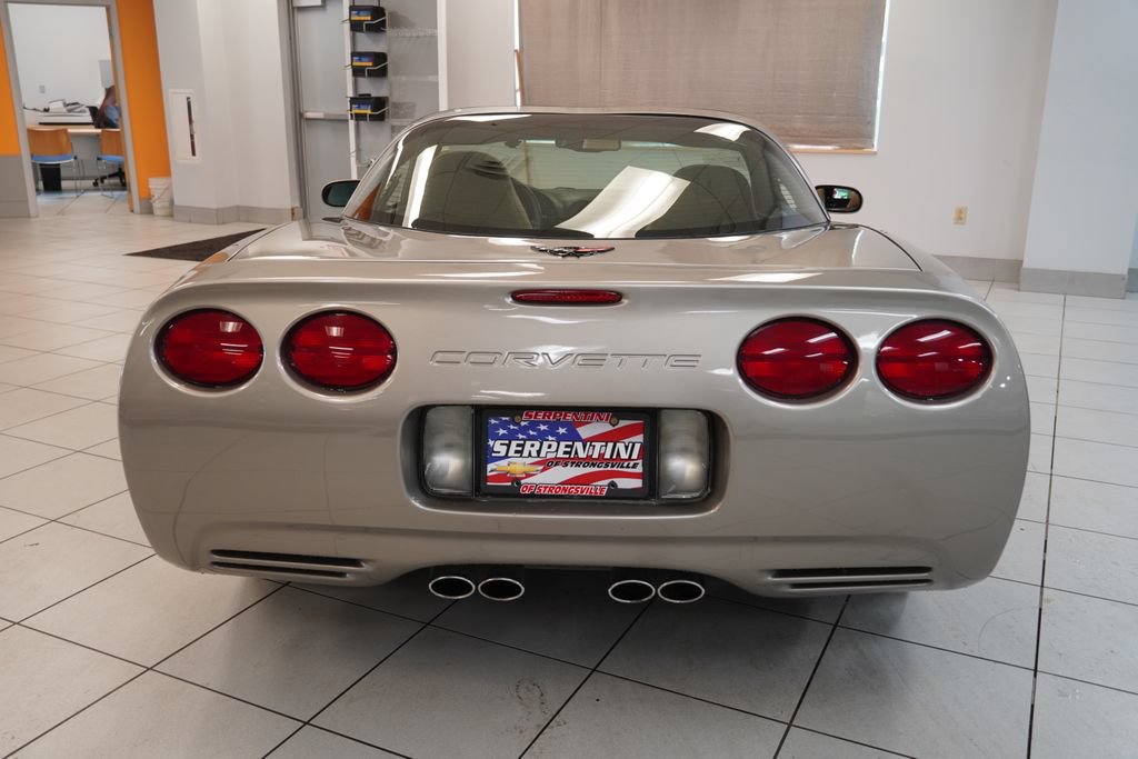 Used 2002 Chevrolet Corvette Coupe w/ Preferred Equipment Group1 RWD image 8