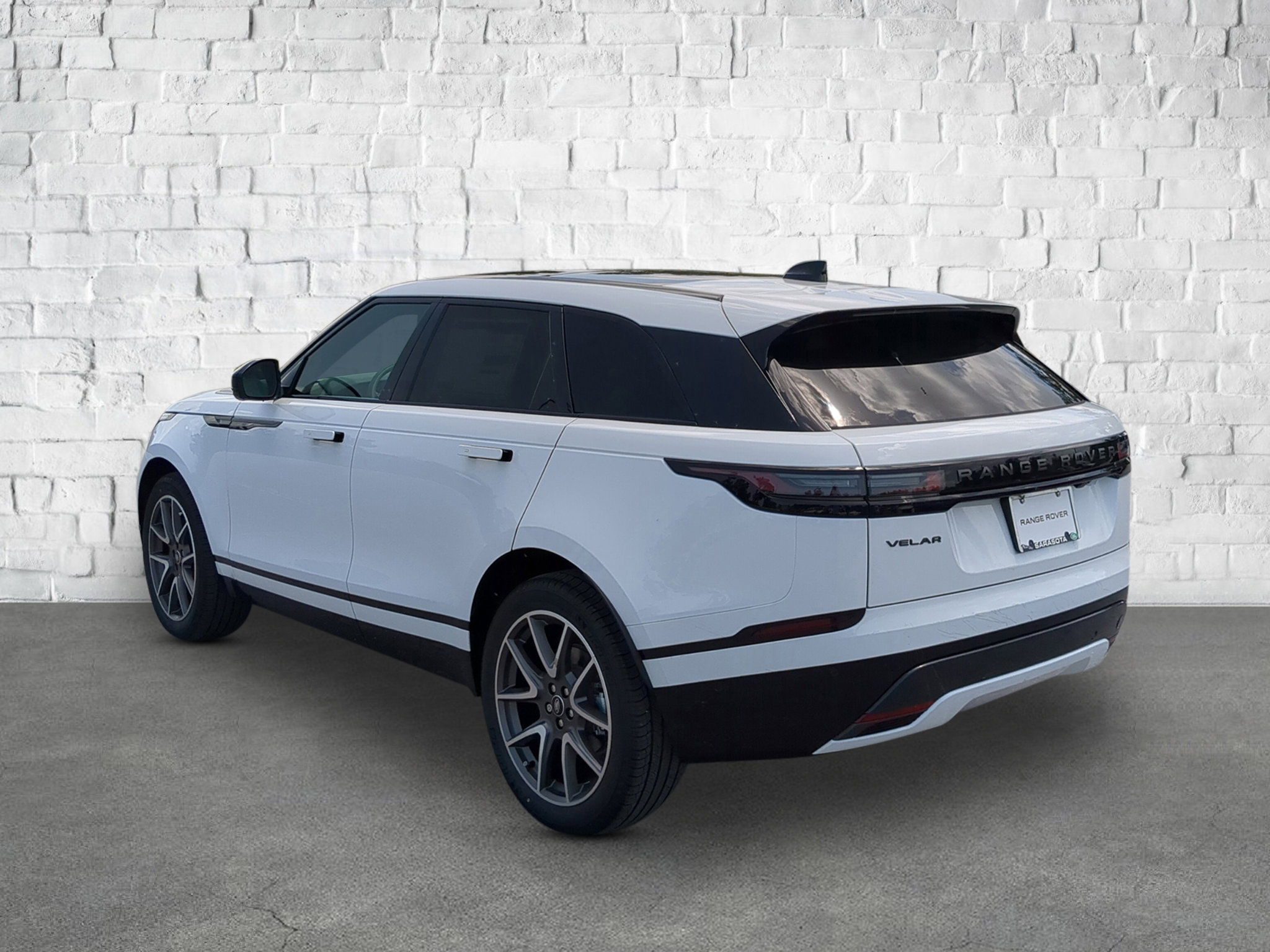 New 2026 Land Rover Range Rover Velar Dynamic SE image 4
