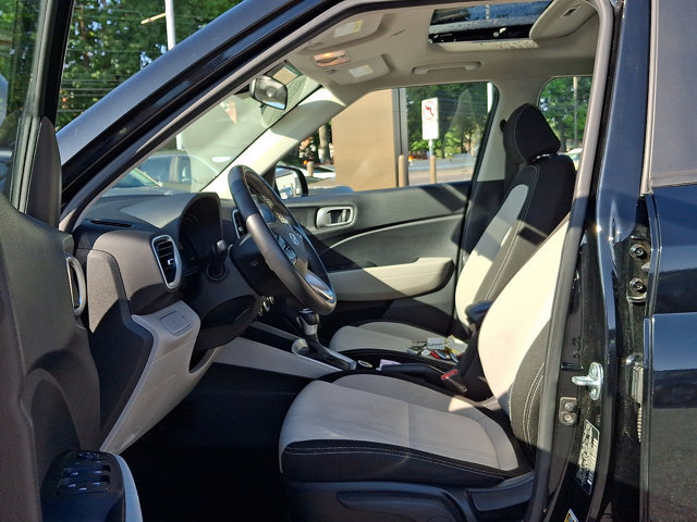 Certified 2025 Hyundai Venue SEL FWD image 13