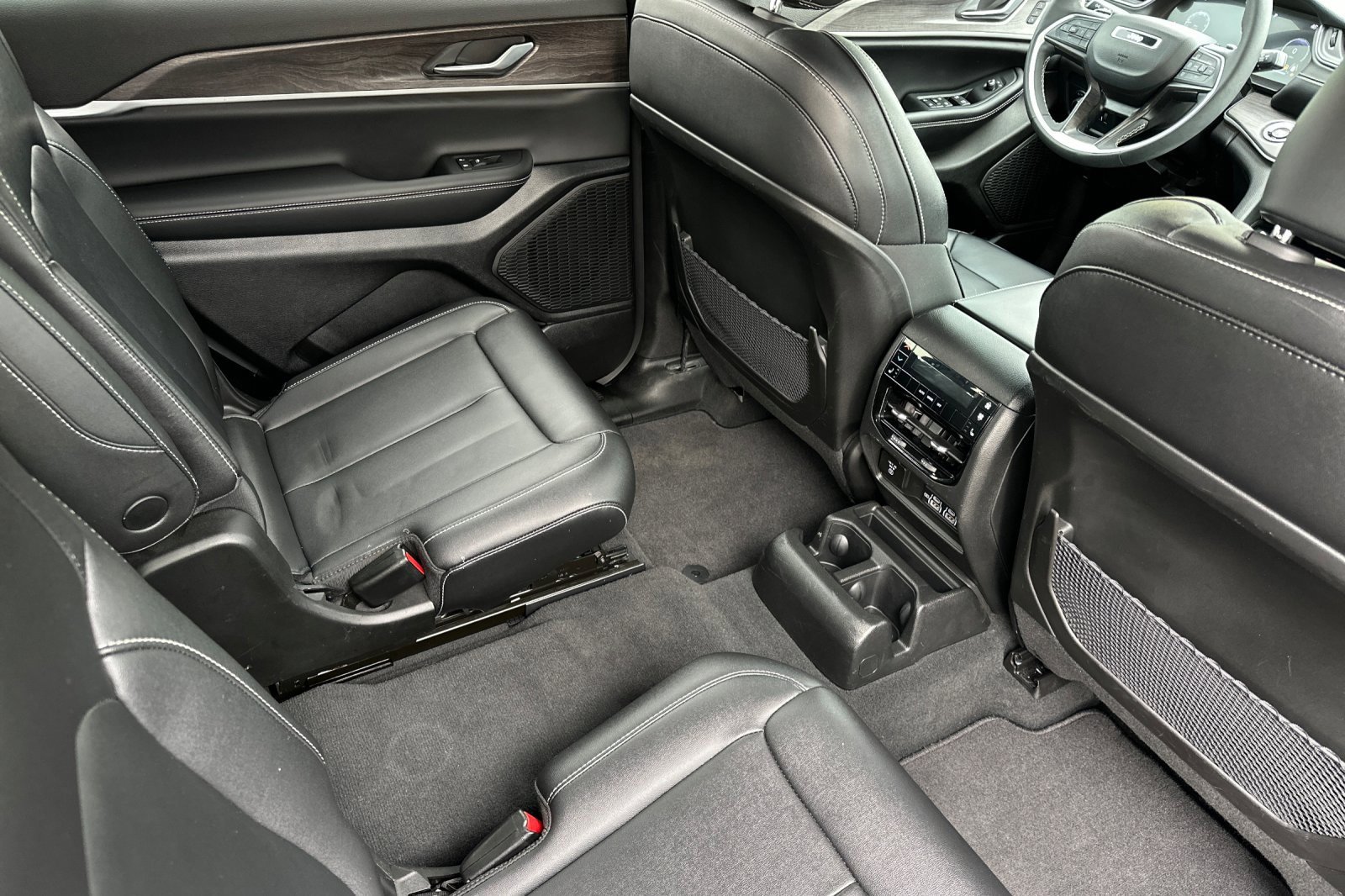 Used 2023 Jeep Grand Cherokee L Limited w/ Trailer Tow Group (B) image 18