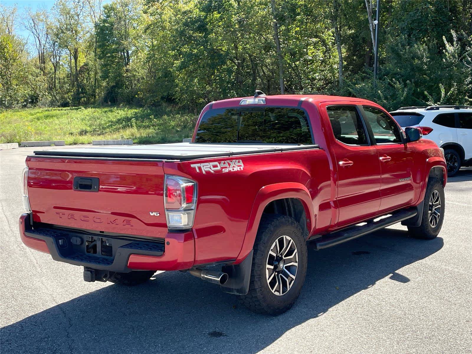 Used 2020 Toyota Tacoma TRD Sport w/ TRD Premium Sport Package AWD/4WD image 5