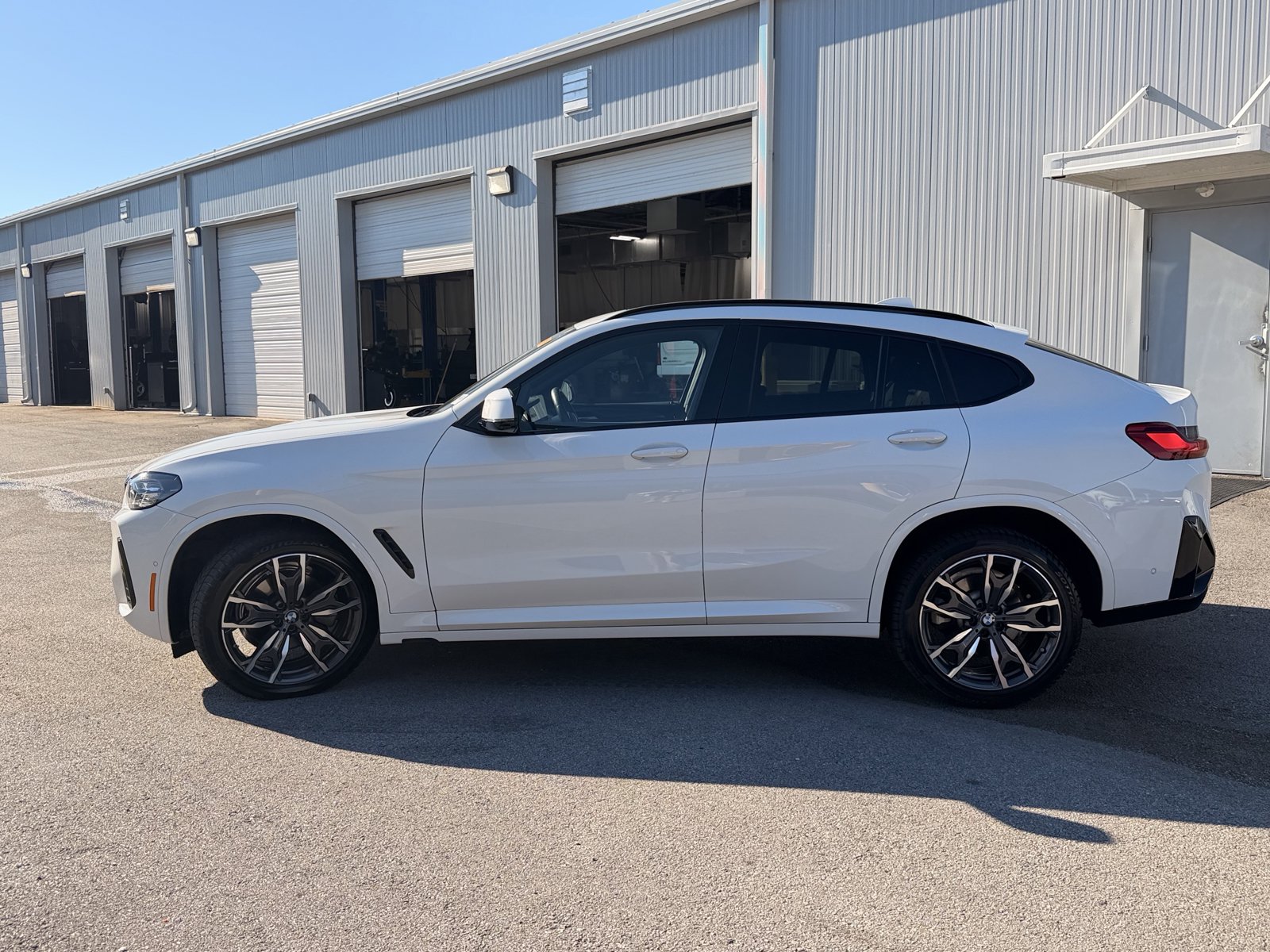 Used 2024 BMW X4 xDrive30i AWD/4WD image 9