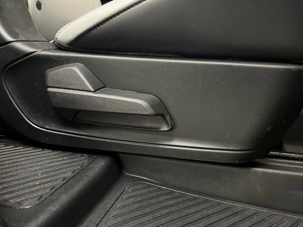 Used 2021 Ford Explorer XLT w/ Equipment Group 202A image 19