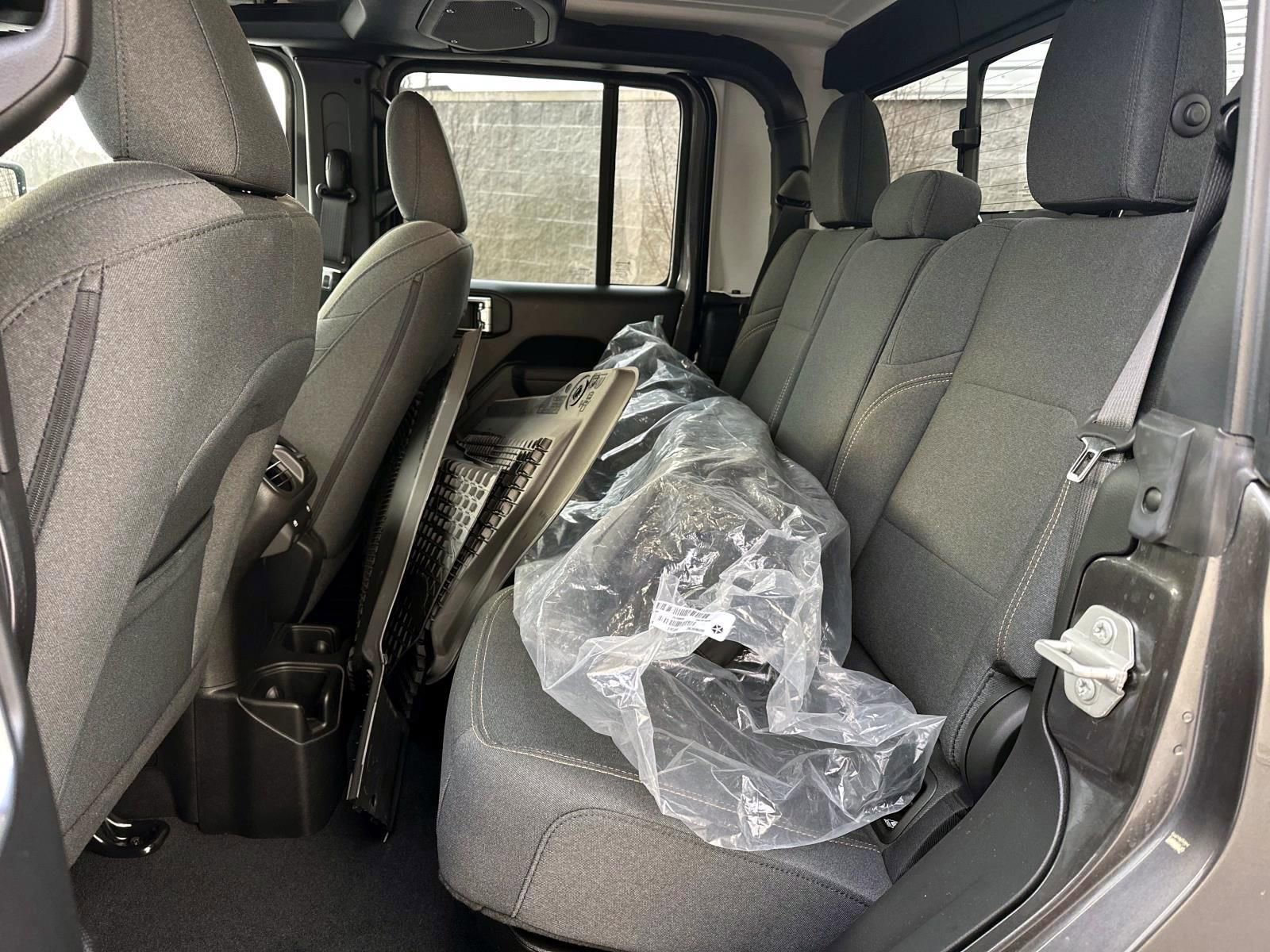 Used 2024 Jeep Gladiator Sport image 27