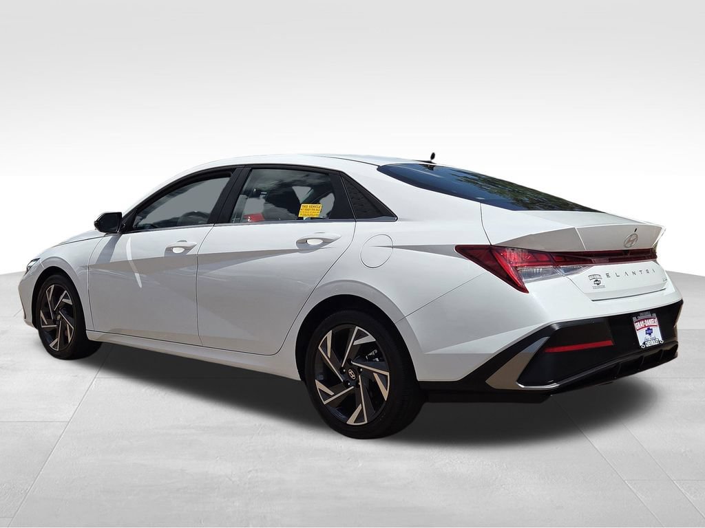 Used 2025 Hyundai Elantra Limited FWD image 7