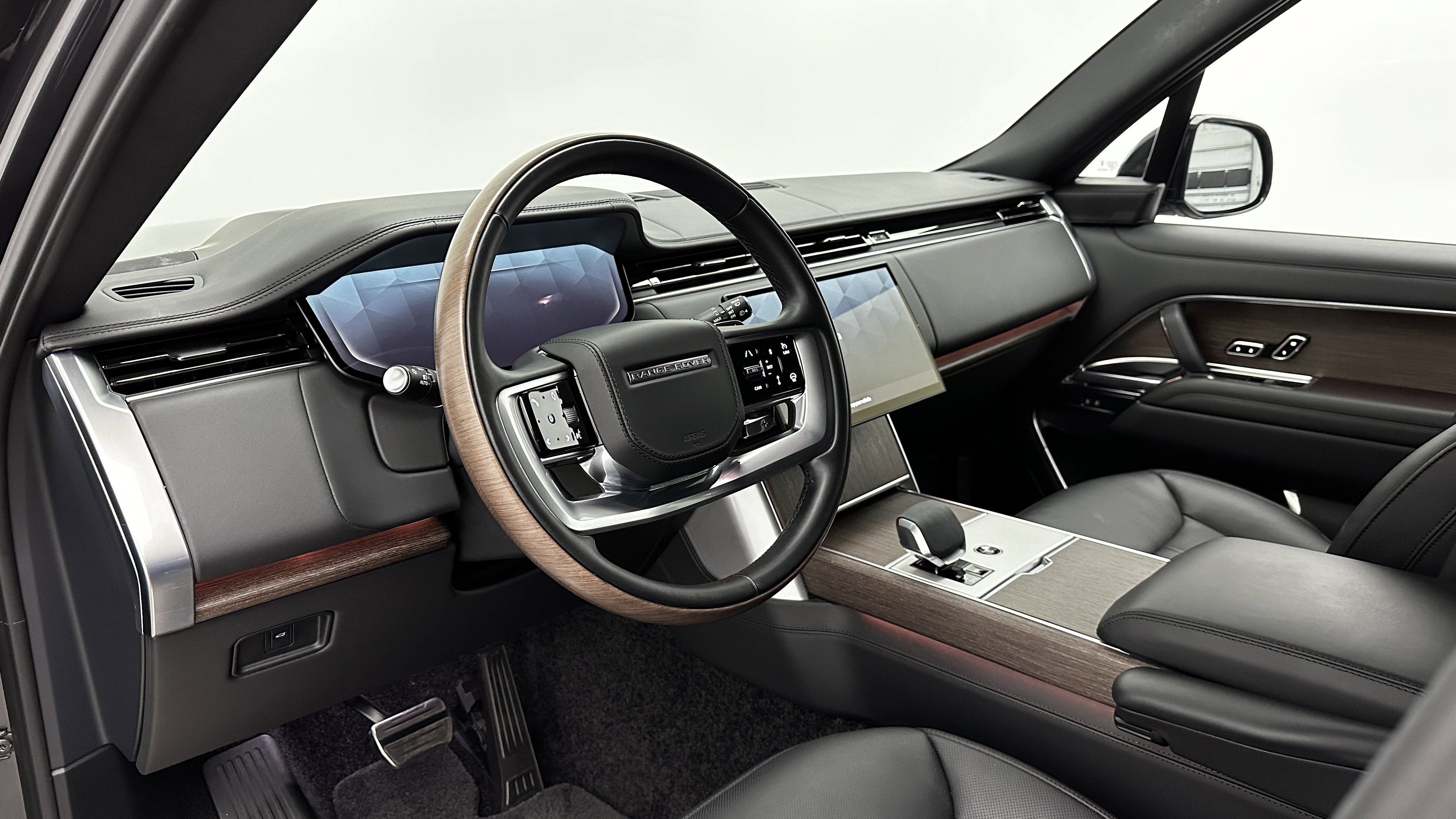 Used 2025 Land Rover Range Rover Long Wheelbase SE image 13