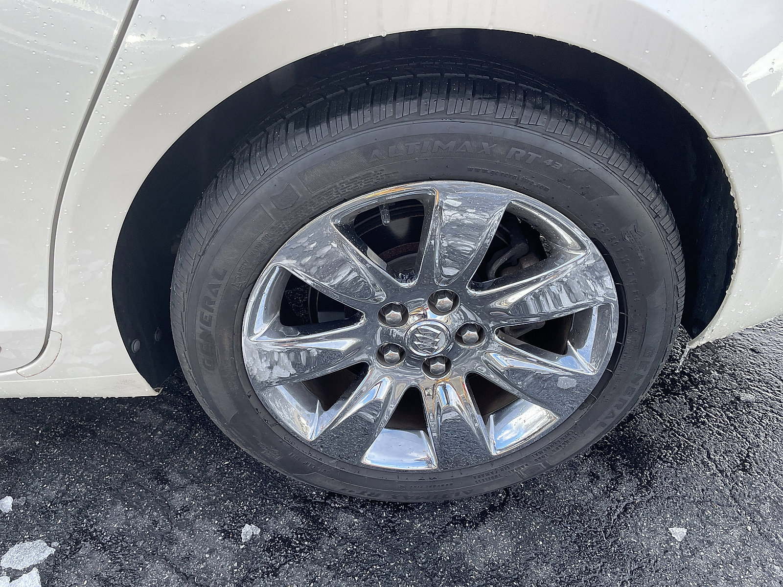 Used 2012 Buick LaCrosse Premium w/ Entertainment Package image 8