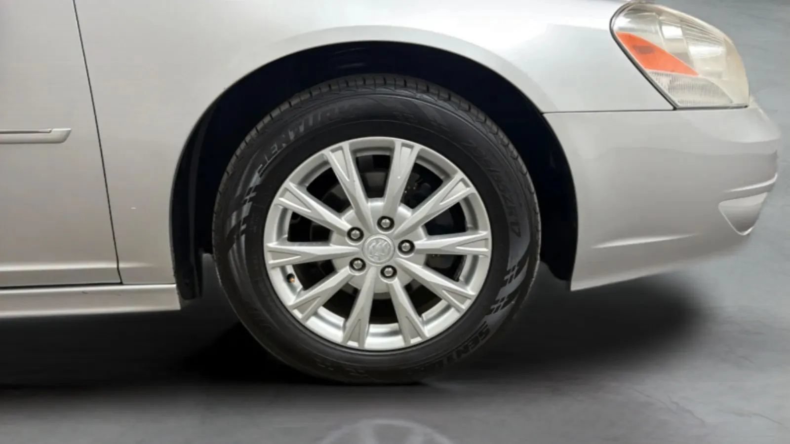 Used 2011 Buick Lucerne CX FWD image 24