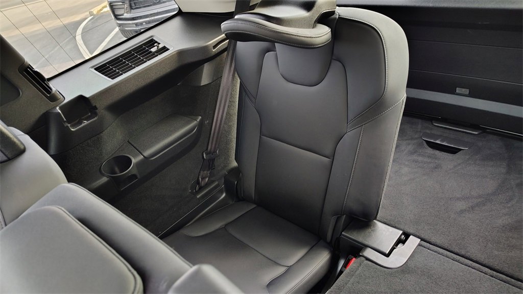 Certified 2025 Volvo XC90 B6 Plus image 30