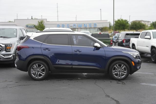 Used 2023 Kia Seltos S w/ Navigation Package image 5