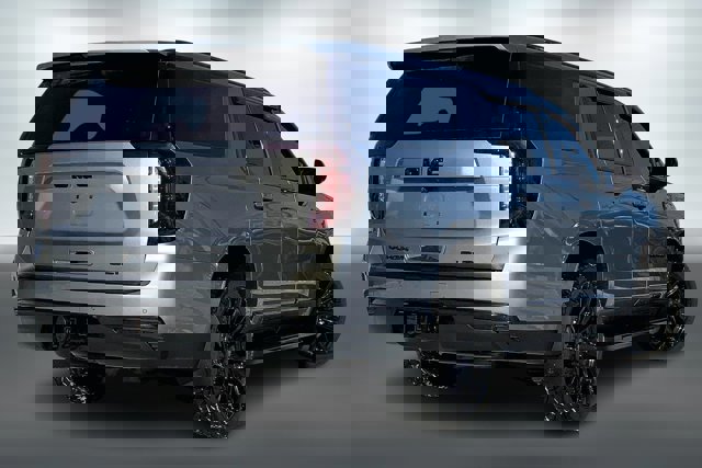 Used 2023 GMC Yukon XL SLT image 13