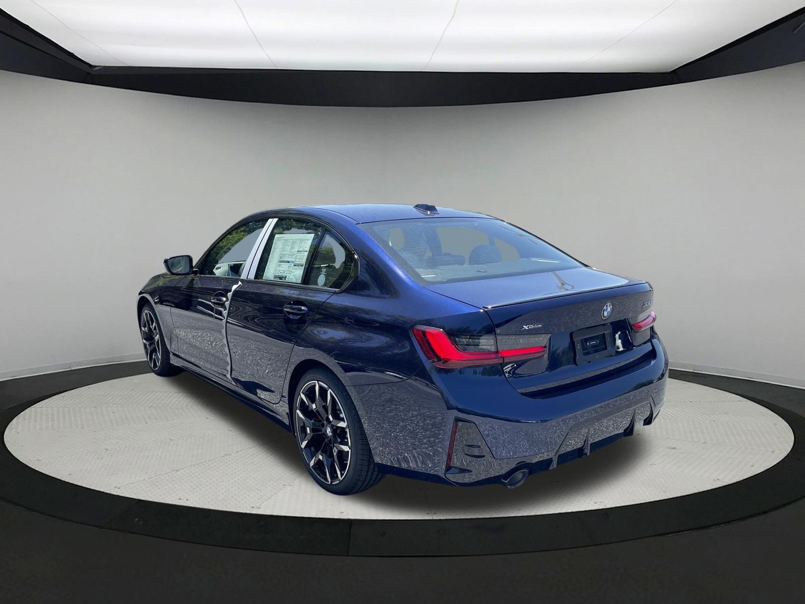 Used 2026 BMW 330i xDrive Sedan w/ M Sport Package AWD/4WD image 5
