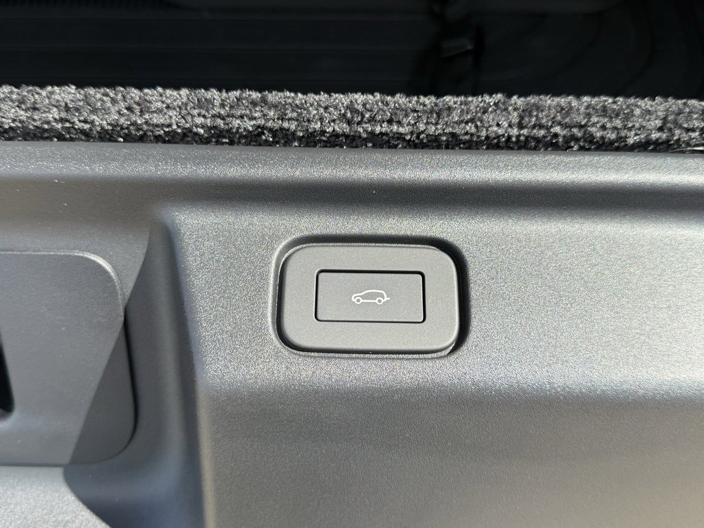 New 2025 Land Rover Range Rover SE image 37