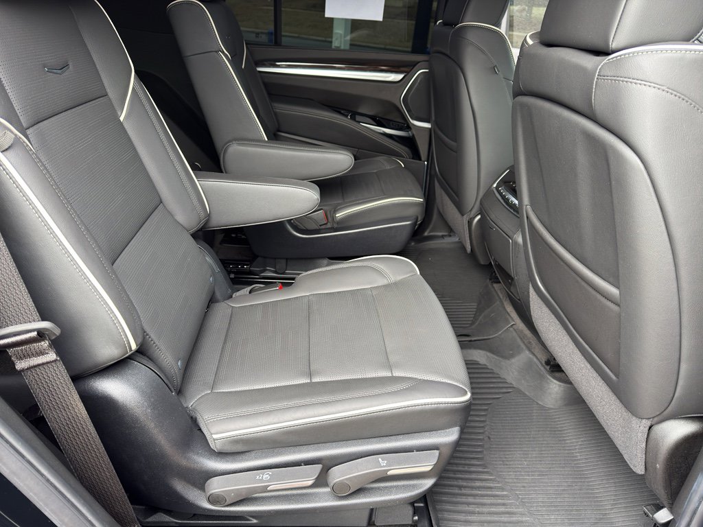 Used 2025 Cadillac Escalade Premium Luxury image 32