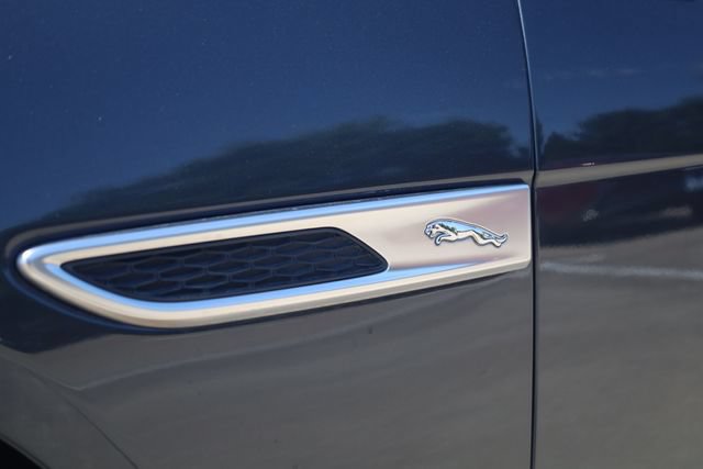 Used 2022 Jaguar XF SE RWD image 12