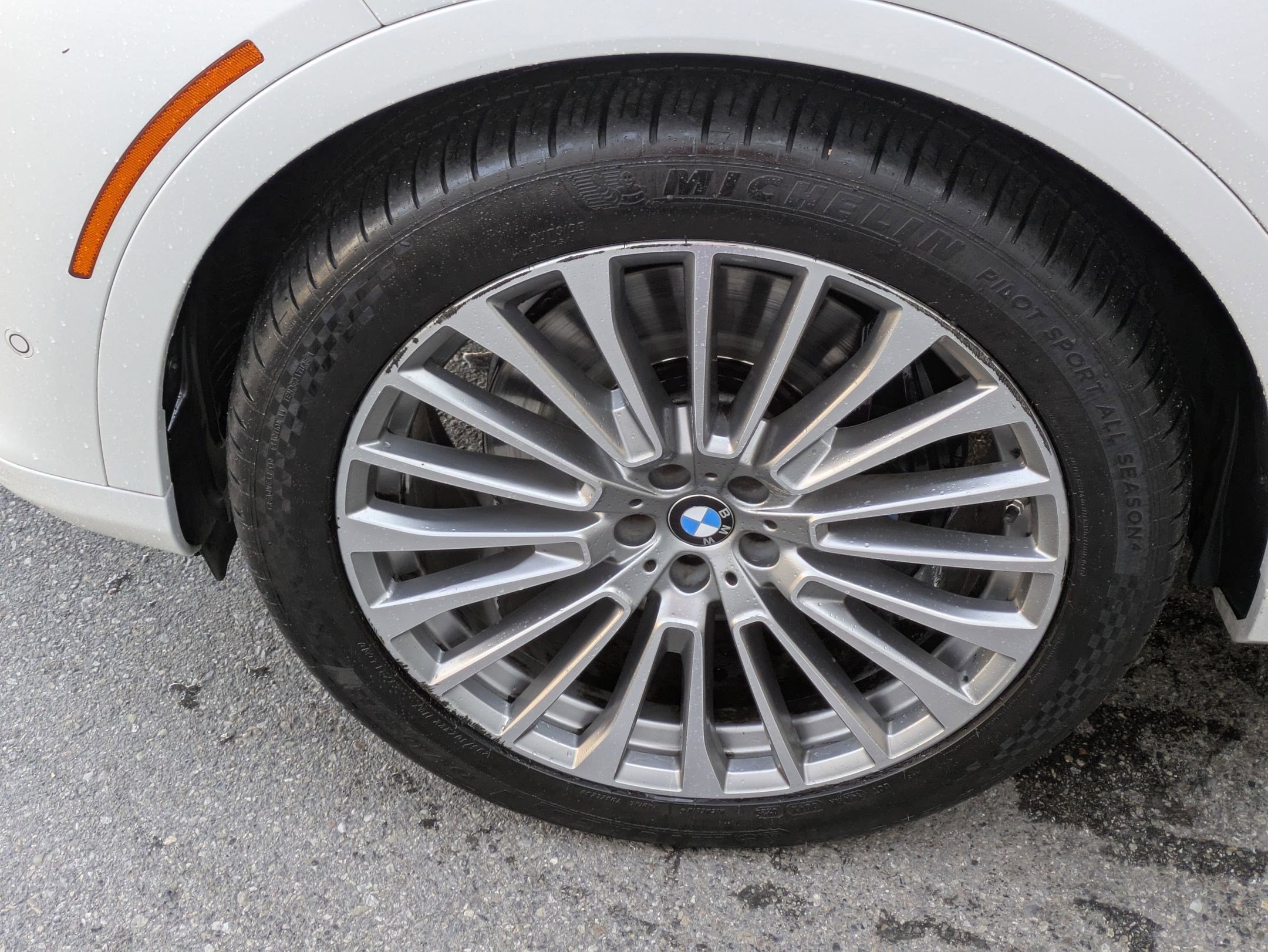 Used 2021 BMW X7 xDrive40i w/ Executive Package image 11