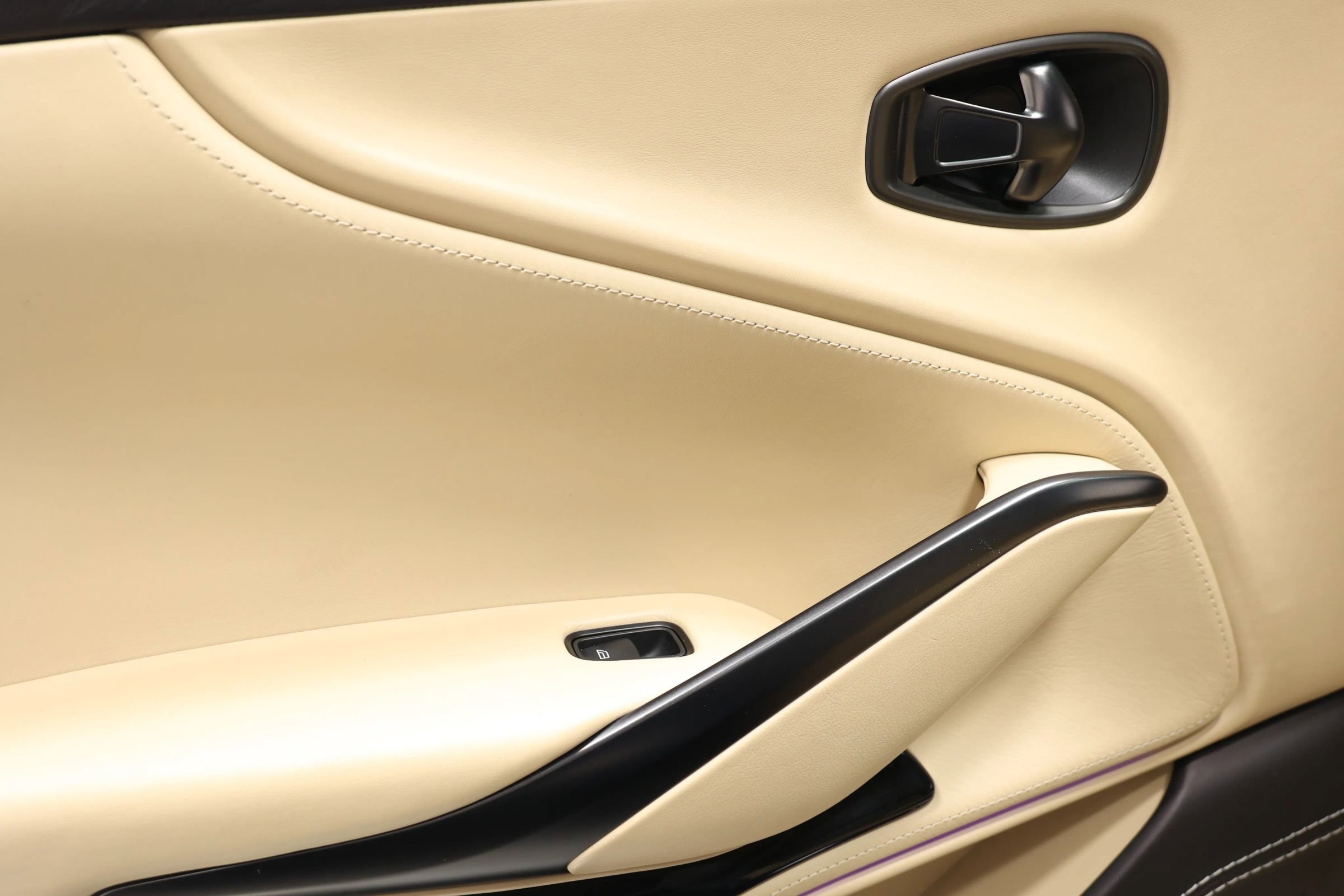 Used 2021 Aston Martin DBX image 51